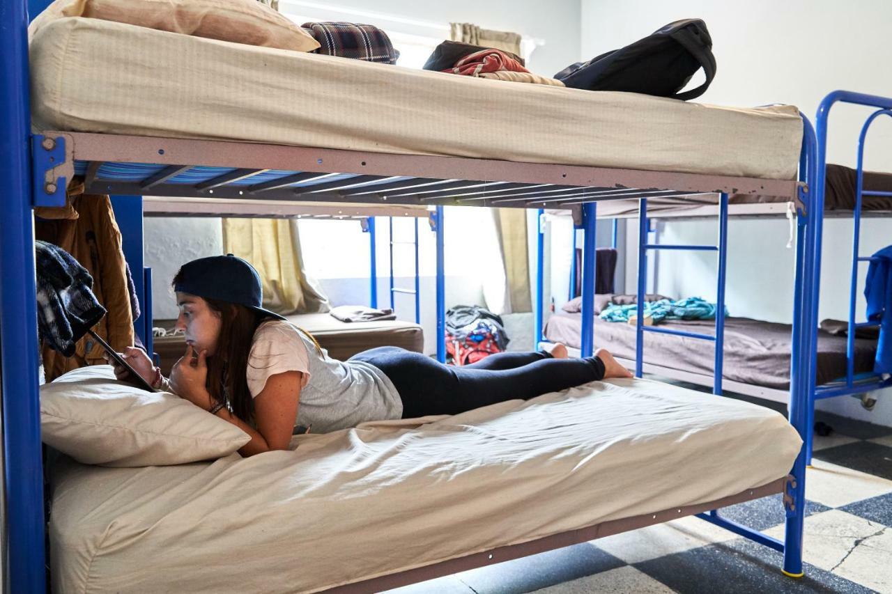 Americana Hostal *