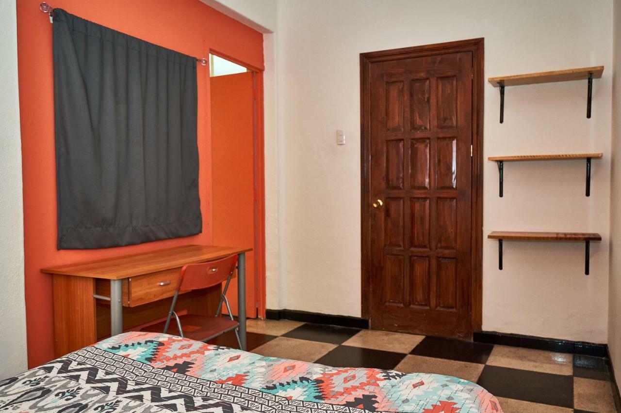 Hostal Americana *